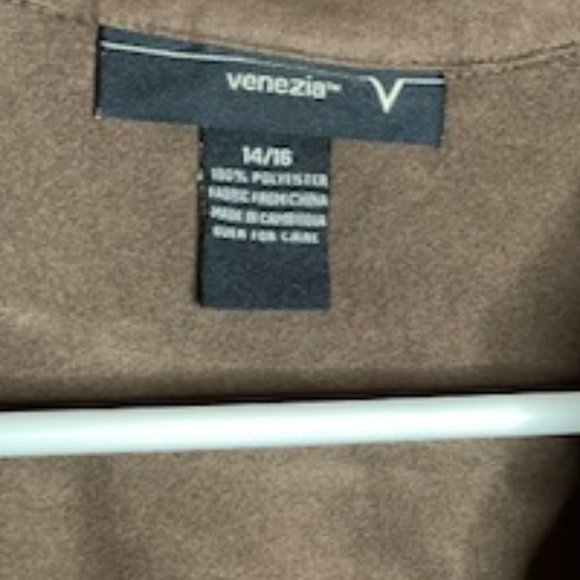 Button Down Venezia Blouse - Picture 4 of 5